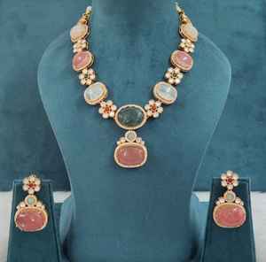 สร้อยคอฟิวชั่นคุณภาพพรีเมียมพร้อมต่างหูสวยงามสำหรับผู้หญิง เหมาะสำหรับงานปาร์ตี้ งานแต่งงาน และงานเฉลิมฉลองต่างๆ - Product Image 2