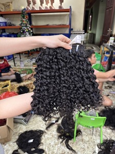 Plusieurs longueurs de paquets de vague bouclée Extensions de cheveux de couleur naturelle Paquets de cheveux humains vietnamiens avec fermeture au prix de gros - Product Image 4