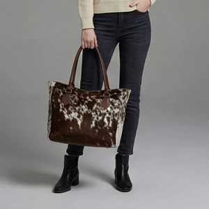Bolso Tote de Cuero con Pelo Sintético de Gran Capacidad para Mujer, Logotipo Personalizado, Diseño Único y Sostenible para Otoño, Bolsos Tote de Pelo Sintético Suaves OEM - Product Image 1