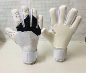 ถุงมือผู้รักษาประตูฟุตบอลออกแบบเองอย่างมืออาชีพ วัสดุ PU ราคาประหยัด สำหรับเยาวชนและผู้ใหญ่ ป้องกันนิ้วมือ - Product Image 6