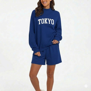 Conjunto de Camiseta de Cuello Alto y Pantalones Cortos para Mujer, Diseñado con una Proporción Equilibrada y un Concepto Distintivo de Ropa de Dos Piezas - Product Image 1