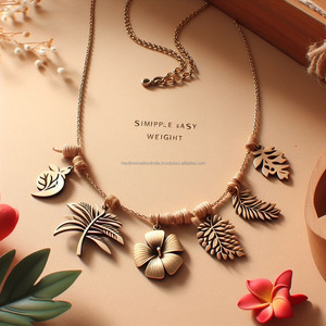 Conjunto de joyería hawaiana artesanal Aloha, collar y colgante con abalorio tropical - Product Image 3