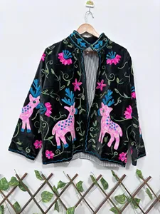 Veste Suzani en velours noir de qualité supérieure, brodée de fleurs, avec motif cerf, manches longues, col montant, faite à la main, style bohème, pour l'automne - Product Image 4