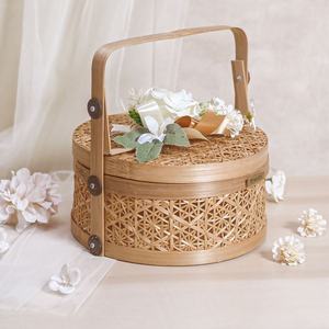 Panier-cadeau tissé à la main en rotin naturel - Panier de Noël et du Nouvel An de luxe - Emballage cadeau durable pour les entreprises et les fêtes - Product Image 1