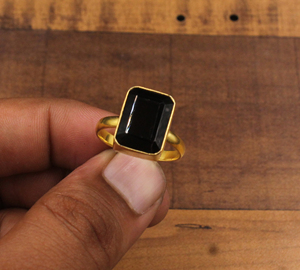 Bague de mariage classique en argent sterling avec onyx noir naturel taille émeraude, sertie en clos, vente en gros, OEM ODM personnalisé - Product Image 1