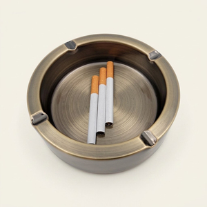 Cendrier robuste en acier inoxydable coupe-vent avec finition bronze antique, porte-cigarettes rond en métal pour extérieur, patio, bar à domicile - Product Image 1