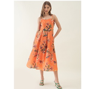 Vestido Elegante con Estampado Floral Naranja, Corte Ajustado y Evase, Ideal para Fiestas, Bodas y Eventos de Lujo, Disponible a Precio de Mayoreo - Product Image 1