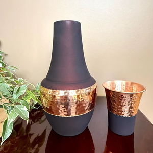 Botella de Agua de Cobre Puro Premium, Ecológica, Diseño Clásico, Botella de Cobre Martillado con Interior de Vidrio, Botella de Cobre para Mesa de Noche, Aniversario - Product Image 1