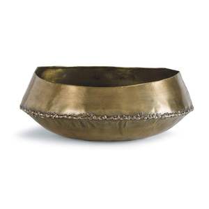 Elegante tazón de latón para servir que realza la estética de la mesa con tonos metálicos cálidos y elegancia cultural. - Product Image 6