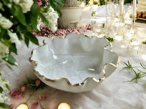 Bol en résine polie fait main coloré - Décoration d'intérieur de luxe et rangement fonctionnel, compatible lave-vaisselle - Product Image 6