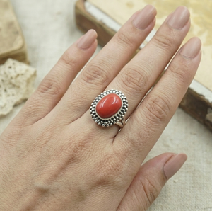 Bague Vintage en Corail Rouge et Argent Sterling 925 Plaqué Or Rose et Or Jaune, Faite à la Main, Style Bohème, Bijou Grosse Pierre pour Femme et Homme - Product Image 2