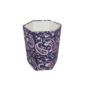 ถังขยะแบบม้วนฝาเปิดลายดอกไม้ ผลิตจากกระดาษแข็งคุณภาพสูง เป็นมิตรกับสิ่งแวดล้อม ขนาดและความจุตามสั่ง พร้อมโลโก้ตามสั่ง สำหรับใช้ในบ้านและนอกบ้าน - Product Image 1
