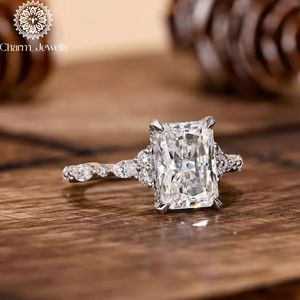 Bague de fiançailles en moissanite taille coussin plaqué or et argent Charm Jewells, sertie de griffes, certifiée IGI, style fleur classique vintage - Product Image 6