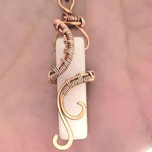 สร้อยคอรูปทรงสี่เหลี่ยมผืนผ้าสีโรสโกลด์ - จี้ห้อยประดับลวดทองแดง - ดีไซน์หรูหรา ทันสมัย รูปทรงเรขาคณิต เหมาะสำหรับงานแต่งงาน - Product Image 1