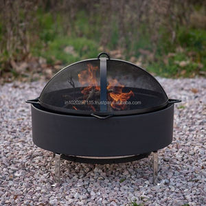 Foyer extérieur carré en fer avec couvercle de sécurité en maille parfait pour les soirées en famille et le plaisir du feu en toute sécurité à l'extérieur - Product Image 5