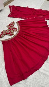 Tela de seda romana pura con hermosa secuencia de colores y trabajo de bordado, lehenga choli de diseñador para el próximo compromiso y fiestas. - Product Image 5