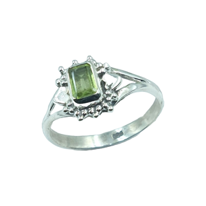 Anillo de plata de ley 925 con piedra preciosa de peridoto verde, anillo hecho a mano, anillo minimalista, anillos de diseño de plata para mujer - Product Image 1
