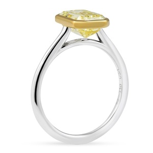 Anillo de Diamante Cultivado en Laboratorio, Corte Esmeralda, 2.60 ct, Color Amarillo Intenso, Certificado IGIC, Oro de 18K, Dos Tonos, Engaste de Bisel, Anillo de Boda - Product Image 5