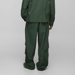 Pantalon de survêtement vert pour homme, taille élastique avec cordon de serrage, décontracté, avec logo de marque imprimé sur la jambe droite, en polyester mi-lourd, idéal pour l'automne - Product Image 3