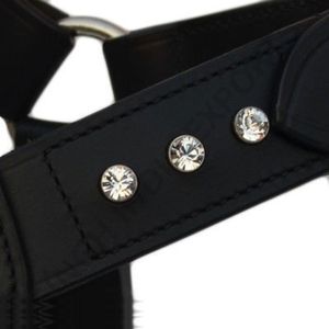 Harnais pour chien en cuir véritable avec clous en cristal, design bouledogue, réglable, robuste, avec laisse assortie - Product Image 2