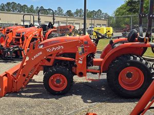 Oferta Especial: Tractor Agrícola Diésel L3902HST de 35HP con Tracción 2WD y Transmisión por Engranajes para Agricultura, Jardinería y Mantenimiento de Propiedades - Product Image 4
