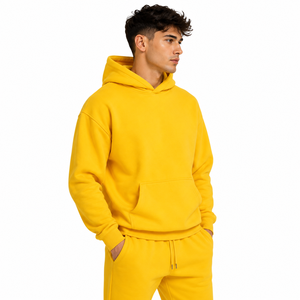 Les détails streetwear modernes donnent à ce sweat à capuche pour homme un look audacieux, tout en un tissu doux qui le rend facile à porter pour un confort quotidien. - Product Image 3