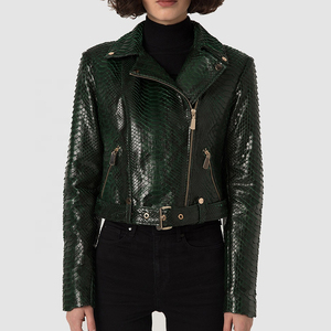 Chaqueta de Invierno para Mujer, Estilo Motero, de Cuero Genuino con Grabado de Piel de Serpiente Verde, Resistente al Viento, con Cierre de Cremallera, Cuello Extendido y Manga Larga - Product Image 4