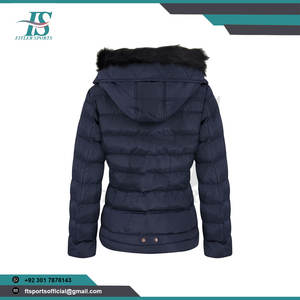 Veste matelassée à capuche pour femme OEM/ODM, col en fausse fourrure, parka d'hiver, veste matelassée en duvet personnalisée, vente en gros - Product Image 2