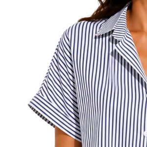 Camisa Corta a Rayas Azul Marino y Blanco Personalizada para Mujer, Blusa Casual de Verano con Botones y Logotipo Bordado Personalizado OEM - Product Image 3