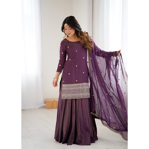 Elegante conjunto de kurta y lehenga para mujer en seda chanderi romana pura con brillo, con dupatta bordada con lentejuelas y trabajo dori jari. - Product Image 4