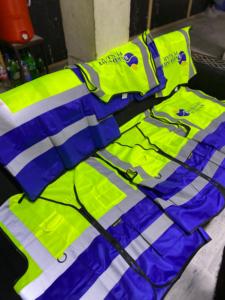 Chaleco de Seguridad Reflectante de Alta Visibilidad para Hombre, con Rayas, de Poliéster/Algodón, Amarillo y Azul, con Cierre de Cremallera y Bolsillos, Ropa Exterior Informal - Product Image 1