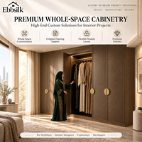 Armoire intégrée de luxe moderne avec portes en cuir, rail motorisé et éclairage LED pleine hauteur pour projets de dressing de villa