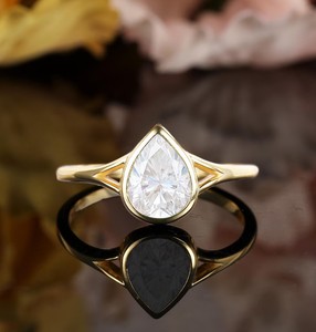 Anillo de moissanita con corte de pera, anillo de moissanita con forma de lágrima, anillo de compromiso de moissanita, anillo de plata de ley, anillo de compromiso de plata - Product Image 1