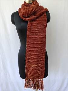 Écharpe tricotée unisexe de qualité boutique - Cache-cou doux et tendance au crochet - Vêtements d'hiver de luxe avec logo personnalisé - Product Image 3