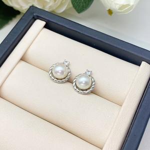 Boucles d'oreilles rondes en argent S925 avec perle d'eau douce de 7 mm, qualité impeccable, style simple, élégant et raffiné - Product Image 3