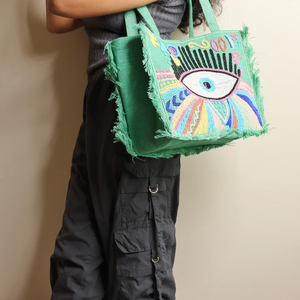 Bolsos Tote con Cuentas de Estilo Único, Bolsos Tote Bordados Hechos a Medida y Ecológicos para Vacaciones y Compras por Whimsy Art Craft - Product Image 2