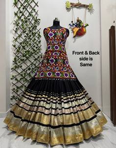 Conjunto de Falda Larga Tradicional India/Pakistaní de Algodón Bordado, Ropa Cultural Colorida para Bodas y Diwali - Product Image 5