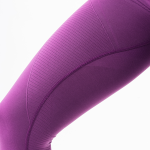 กางเกงเลกกิ้งโยคะเอวสูงไร้ตะเข็บสำหรับผู้หญิง กระชับสัดส่วน ยืดหยุ่นได้ดี เหมาะสำหรับออกกำลังกาย สีม่วง พรีเมียม สวมใส่สบาย - Product Image 5
