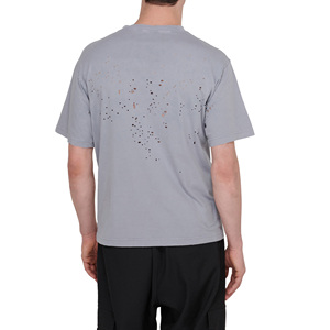 เสื้อยืดลำลองผู้ชายสไตล์วินเทจ ผ้าฝ้ายฟอกสีซีด ขาดๆ แบบดิสเทรส เนื้อผ้านุ่ม ระบายอากาศได้ดี เหมาะสำหรับใส่ลำลองในฤดูร้อน - Product Image 2