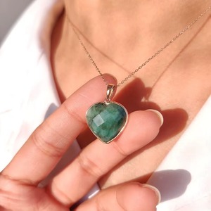 Pendentif en or 14 carats avec émeraude naturelle taille cœur 13x13mm, pendentif émeraude véritable, bijoux en or fin, pendentif cœur pour femme, vente en gros - Product Image 4