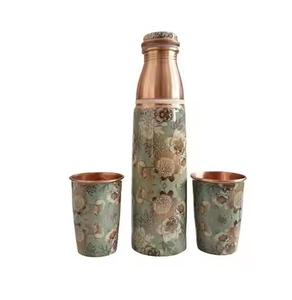 Bouteille d'eau en cuivre hexagonale en forme de nid d'abeille, texture géométrique en relief, bouteille à boire ayurvédique réutilisable, design haut de gamme - Product Image 5