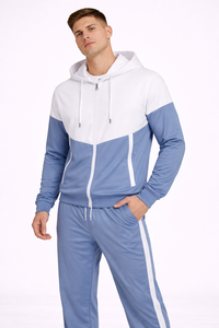 Conjunto Deportivo con Capucha para Hombre en Azul Cielo y Blanco Premium, con Diseño Contemporáneo en Bloques de Color, Diseñado para Mayor Comodidad - Product Image 4