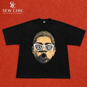 Camiseta de Hombre Sew Chic, 100% Algodón Jersey, Manga Corta, Talla Grande, Negra, con Estampado Digital Frontal, Estilo Urbano, 220g - Product Image 1