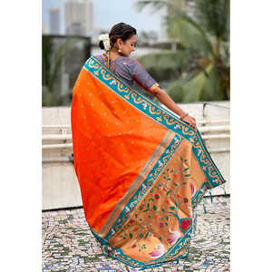 ผ้าไหมซารีสีส้มลายปักแบบราชฮันส์ ซวาน พายทานี ผลิตโดยอีลิท วีฟส์ น้ำหนัก 650 กรัม เสื้อผ้าอินเดียและปากีสถาน - Product Image 4
