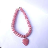 MN EXPORTS Collier en résine perlée avec pendentif cœur en perle naturelle, bijou tendance pour femme, idéal pour fêtes et mariages, cadeau