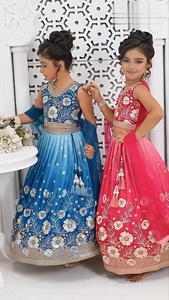 Ensemble Lehenga Choli traditionnel indien pour fille avec broderie florale et dupatta pour les occasions de mariage - Product Image 2