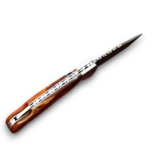 Couteaux pliants haut de gamme à lame motif Damas avec manche ergonomique en bois, design de poche fait main pour la chasse et le camping - Product Image 3