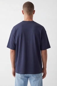 เสื้อยืดคอกลมแขนสั้นผู้ชายรุ่นใหม่ล่าสุด ระบายอากาศได้ดี เป็นมิตรกับสิ่งแวดล้อม ป้องกันรอยยับ ผ้าถักด้านหน้าเนื้อผ้าโพลีเอสเตอร์/คอตตอน - Product Image 3