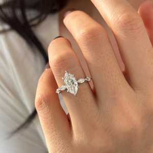 แหวนเพชรทรงมาร์คีส์ 2 กะรัต พร้อมวงแหวนเพชรซ่อนรอบ แหวนหมั้นทองคำขาว 14k แหวนเพชรทรงมาร์คีส์ รับรองโดย IGI - Product Image 1