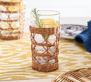 Portavasos decorativo de mimbre estilo jacinto para vasos y presentación elegante en una mesa de comedor rústica - Product Image 6